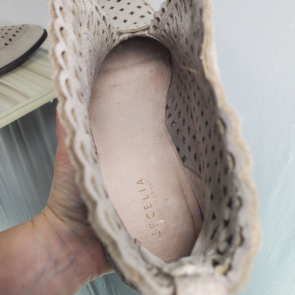 8 Cecelia Anthropologie Tate Suede Bootie Cut Out Perforated Taupe Ankle Boot - Picture 6 of 10